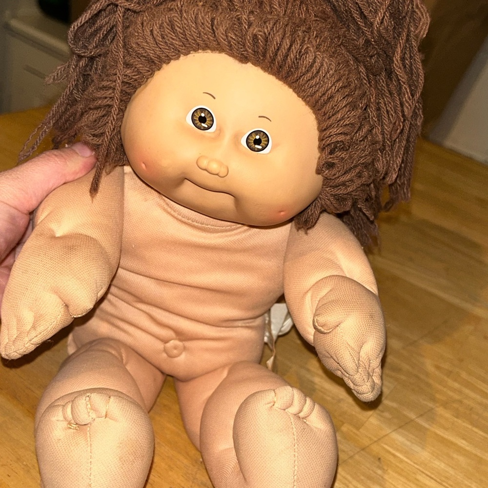 Vintage Cabbage Patch Kids girl doll brunette hair w/ brown eyes  and tooth 1985